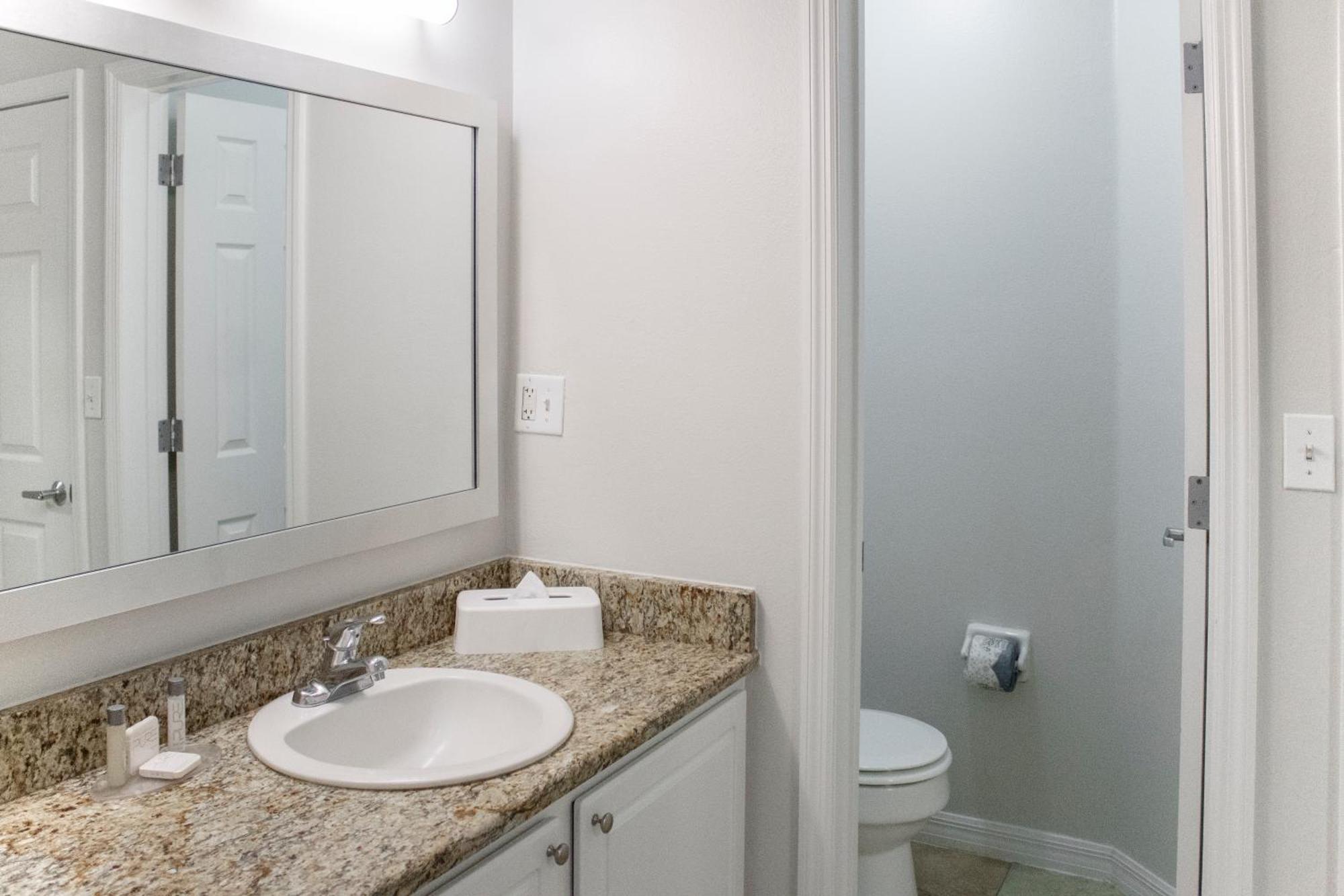 Barefoot'N Resort Kissimmee Orlando Celebration Room photo